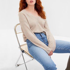 Gap CashSoft V-Neck Sweater in Cobblestone Women’s Size XL